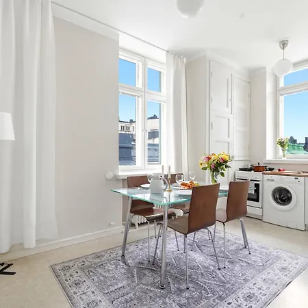 Luxhousing With Balcony