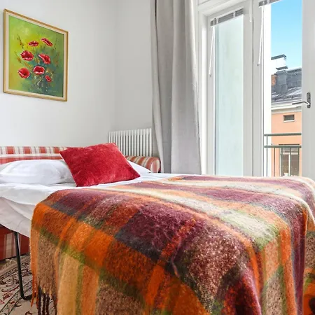 Luxhousing With Balcony Apartment